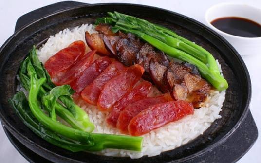 腊味煲仔饭（广东地区传统名点）