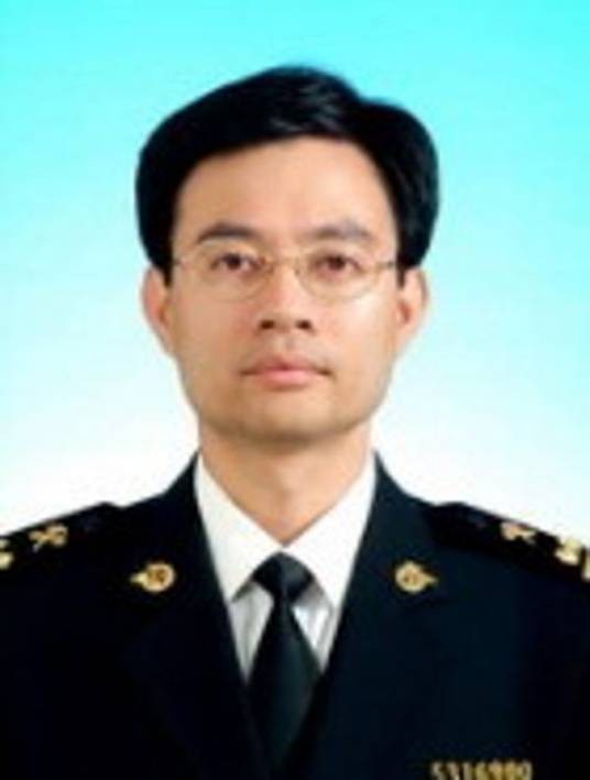 陈锦华（深圳海关副关长、党委委员、一级总监，一级关务监督、一级巡视员）