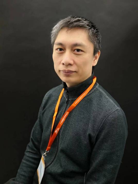 青蛙(单行道乐队吉他手、影视音乐制作人、陪练蛙创始人)