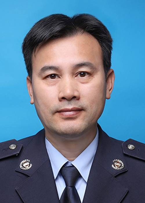 张亚宏（徐闻县税务局党委委员、纪检组组长）