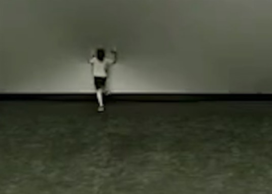 5·1东莞男童脚踢电影屏幕事件