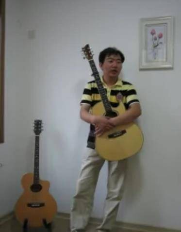 吴晨光（盲人歌手）