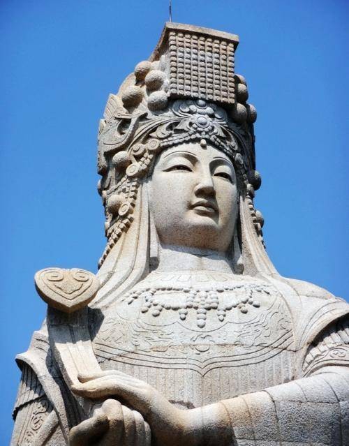 妈祖石雕像