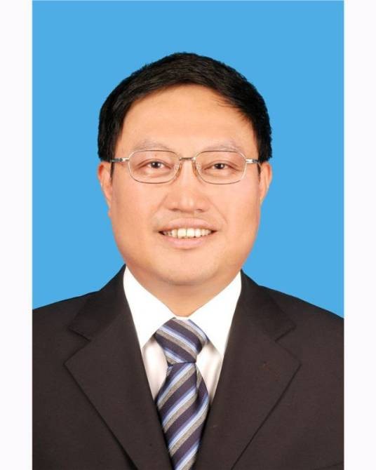 赵学锋（昆明市人大常委会正厅级领导）
