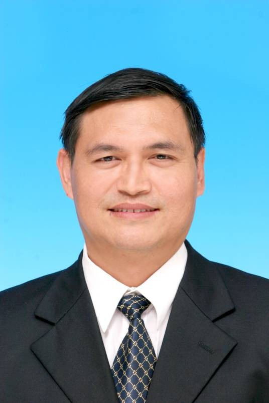 黄定（南宁市行政审批局原局长）
