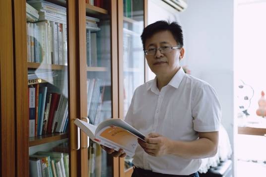 王勇（中央党校（国家行政学院）党章党规研究中心副主任、政治和法律教研部宪法教研室主任、教授、博士生导师）