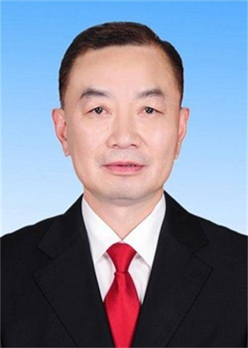 尹平（石河子市政协原副主席）