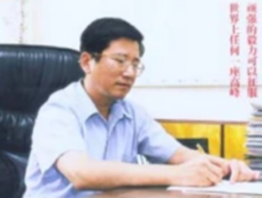 邹一平（福州市自来水总公司总经理）
