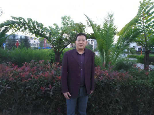 徐光辉（楚雄师范学院马克思主义学院思想政治理论课教学科研部主任）