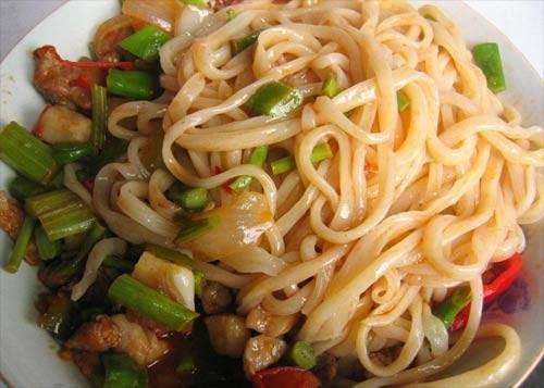 拉条子(新疆地区的特色名菜)
