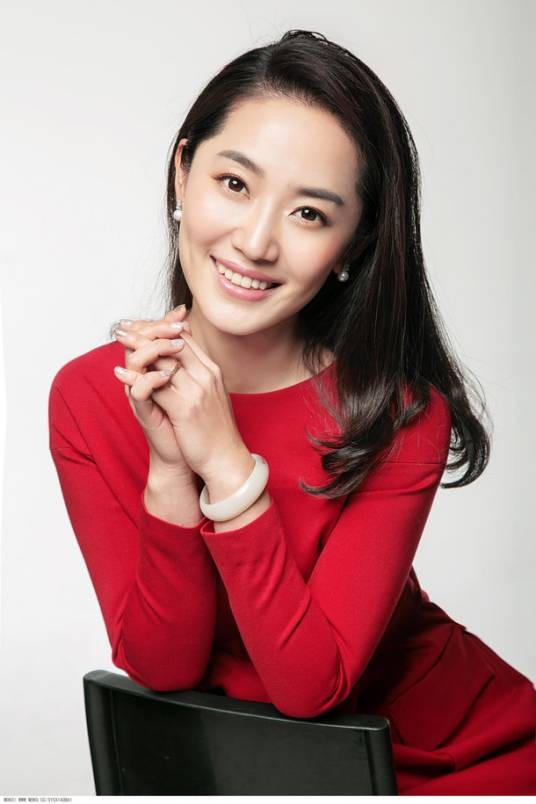 张露馨（中国内地女主持人，中央电视台栏目编导、外景主持人）