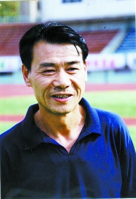 丁三石（足球运动员、教练）