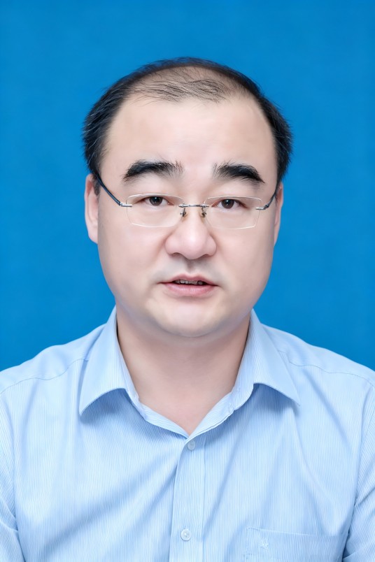 杨泽峰（淮安大学党委常委、副校长）