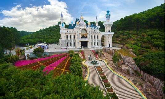 龙凤山庄（东莞市凤岗镇的中国国家4A级旅游景区）