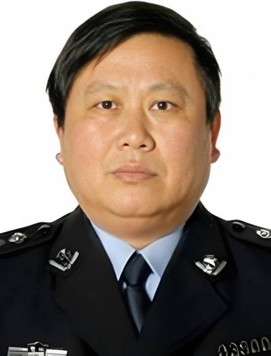 王建根（安徽省黄山市公安局原党委委员、一级高级警长）