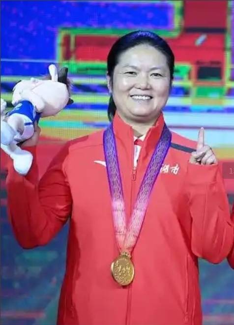 周继红（中国举重教练员、湖南省举重运动管理中心女子举重队主教练）