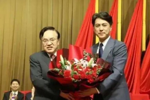 男演员靳东添新职,当选民盟北京市委副主委,他这算不算从政了?