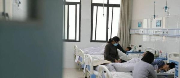 事发后才取得许可证！新华社五问河南“学生呕吐腹泻”事件
