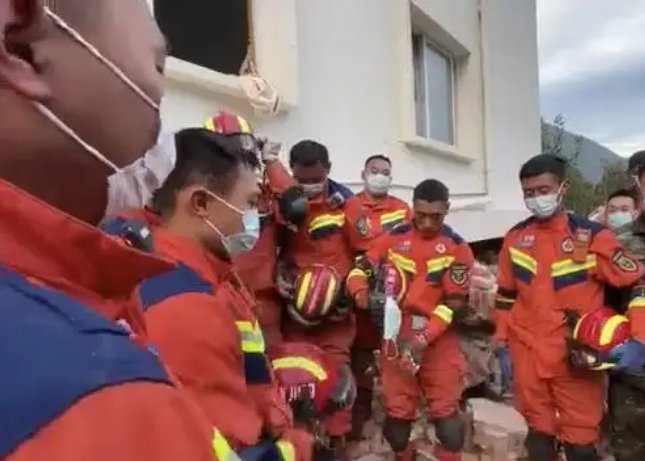 中科院试验站遇难女研究生家属发声：地震1小时前还在聊天，为何没逃出来？