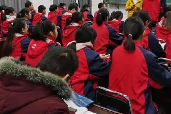 掉以轻心比喻什么动物