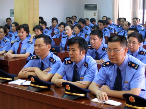 工商局的制服是什么颜色
