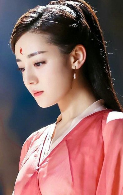 迪丽热巴求婚事件后续:该男子之前还向王璐丹求过婚,为什么会送警局呢?