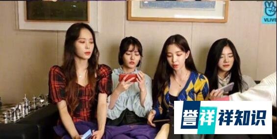 韩女团直播怕走光遮腿被阻止，直呼是给人看腿的，这是职场PUA
