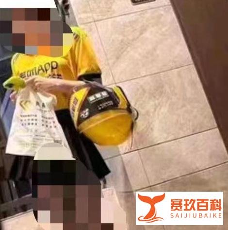 外卖深夜千元牛杂汤疑为非法服务 外卖店深夜卖牛杂汤面1400元引发质疑 当地警方介入