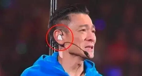 明星演唱会上戴的耳返有什么用途?