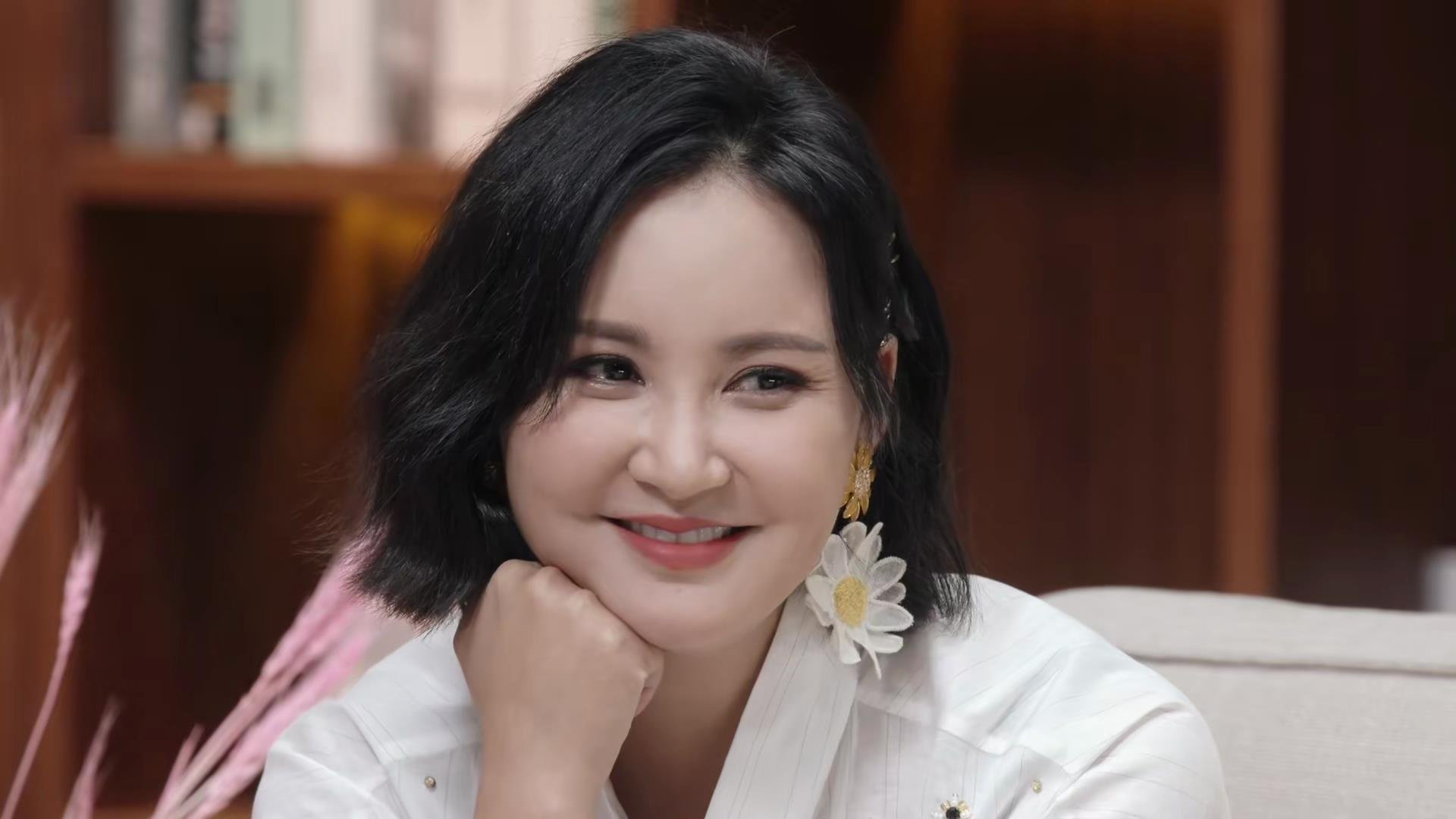 参加朋友婚礼爱上新娘,3年后挖了墙角,婚后高调又幸福,他是谁?