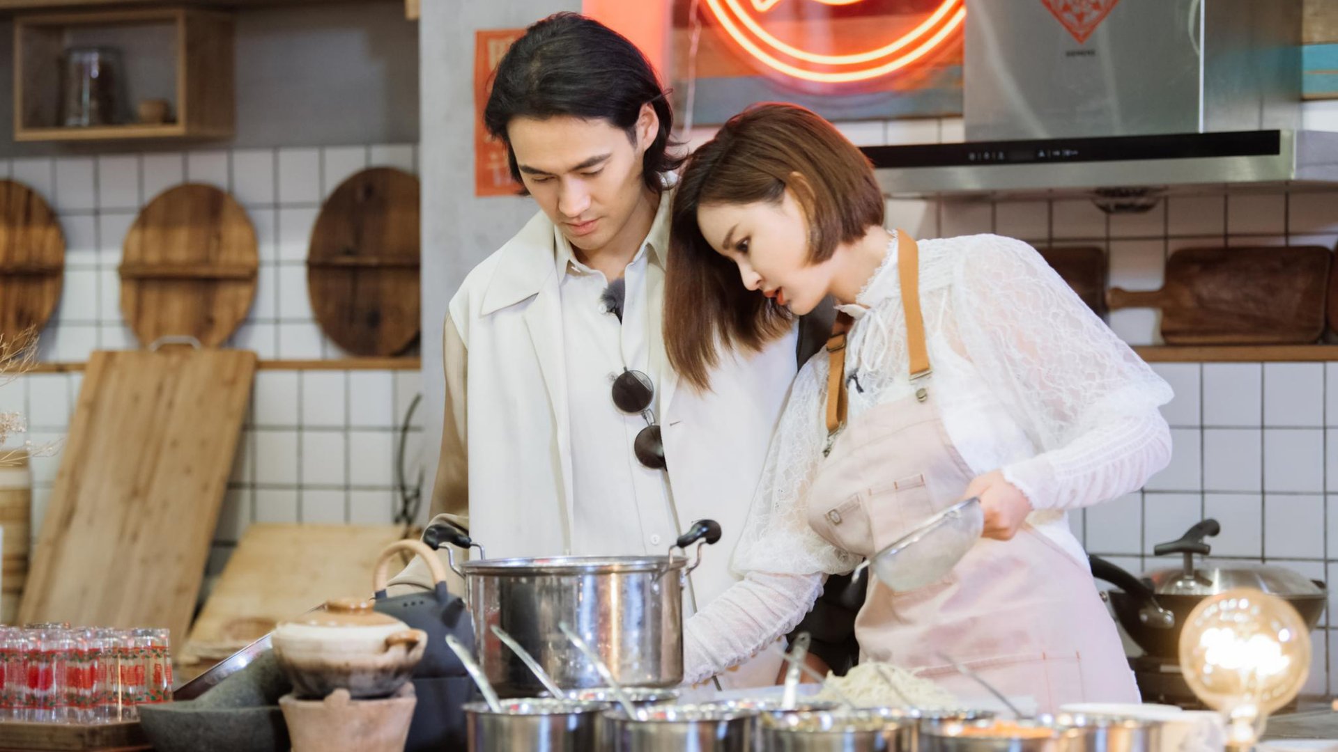 参加朋友婚礼爱上新娘,3年后挖了墙角,婚后高调又幸福,他是谁?