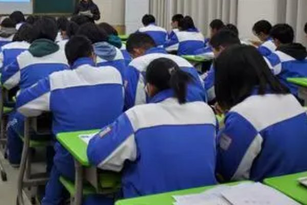 掉以轻心比喻什么动物