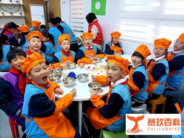 劳动开启实践，烹饪培养技能 许昌市八一路小学厨艺馆开张啦