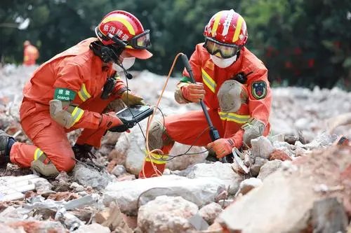 中科院试验站遇难女研究生家属发声：地震1小时前还在聊天，为何没逃出来？