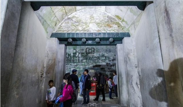 清东陵里乾隆慈禧的尸骨还存在吗？