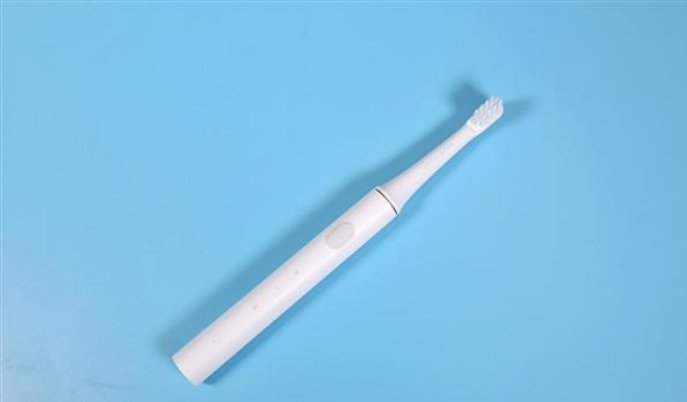 电动牙刷就是和手动一样的刷就行了吗?