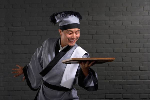 “客官,打尖还是住店”中的打尖应该怎样解释呢?