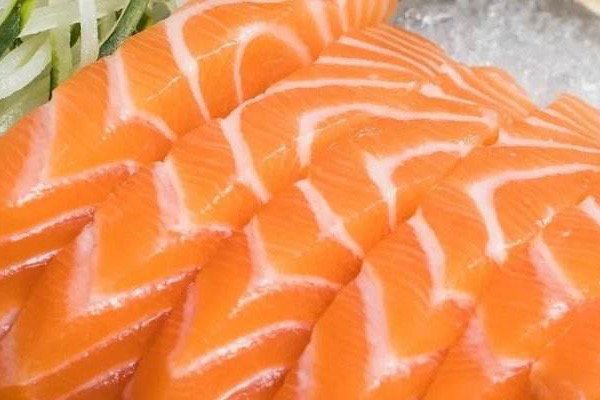 三文鱼中含有寄生虫，为什么还可以直接生吃？
