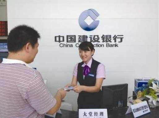 建设银行龙卡收年费吗？