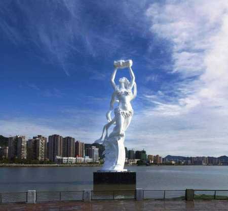 地球上本没有人，第一个人是怎么出现的？第一个人是男是女？