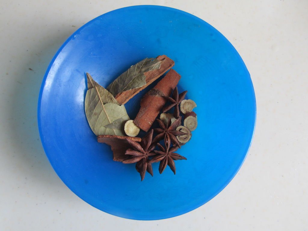 带皮花生开锅后煮几分钟