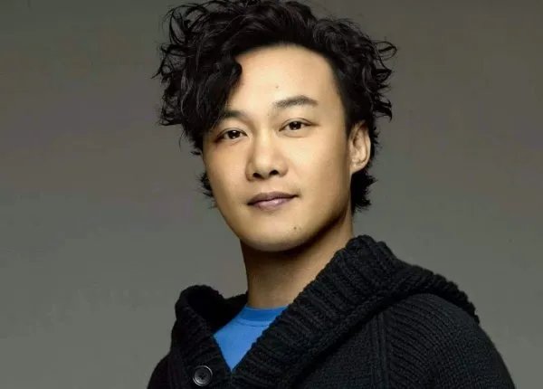对于陈奕迅称很久没有收入了一事,你怎么看?