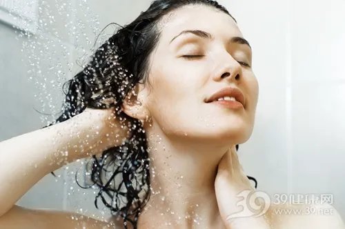 到底多久洗一次头最健康？还得看发质