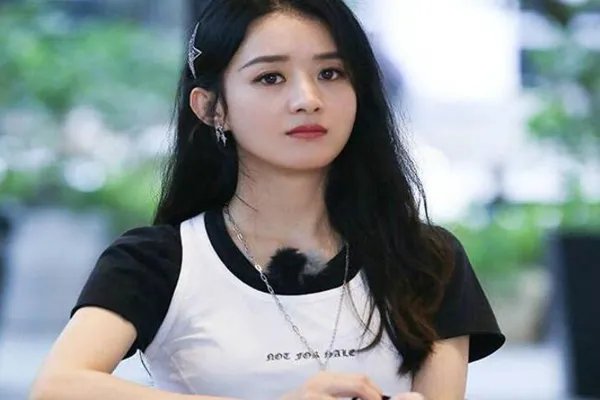关于赵丽颖切肉切到手抖一事,你有何看法?