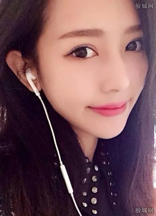 越南最美女大学生 身材好皮肤白皙很诱人
