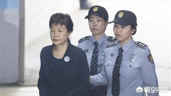 你觉得朴槿惠的执政风格到底是软弱,还是强硬?为什么?