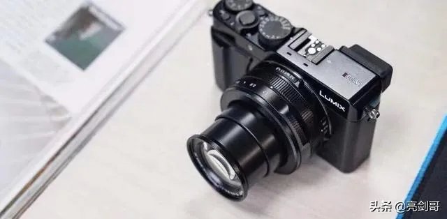 lx100m2和黑卡