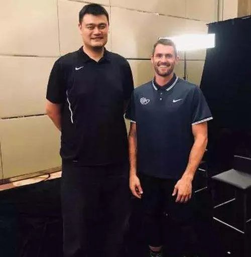 为何都说姚明是合影杀手?
