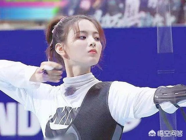 如何看待杨超越用仙女的脚不臭怼黑粉的行为?