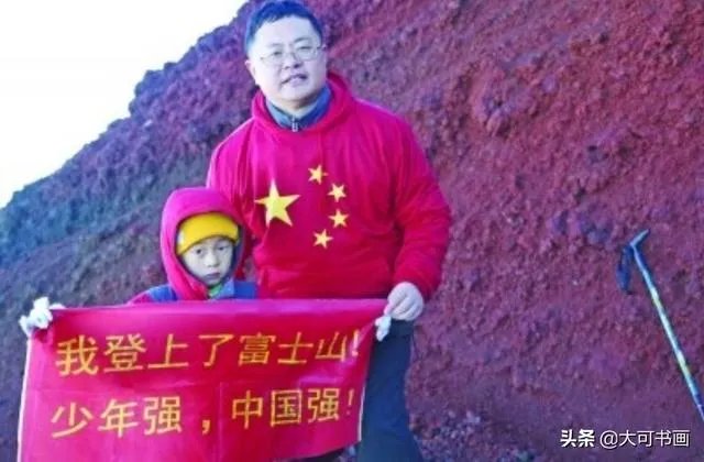 如何看待裸跑弟何宜德11岁大学毕业以及鹰爸教育?
